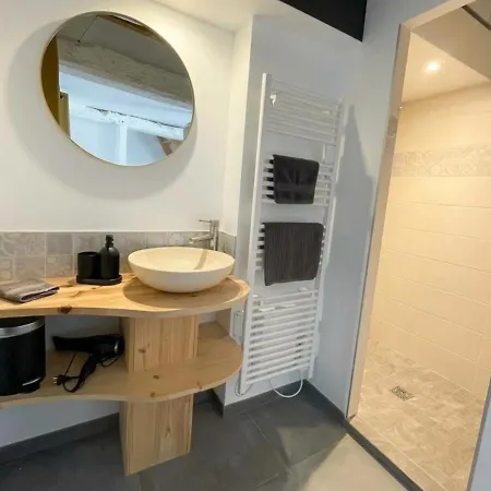 Appartement O Cosy - Jacuzzi - Patio Couvert - Hypercentre Villedieu-les-Poëles
